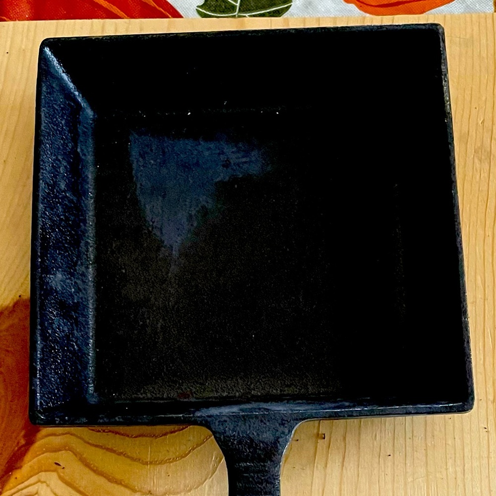 Black Tablecraft Square mini server.